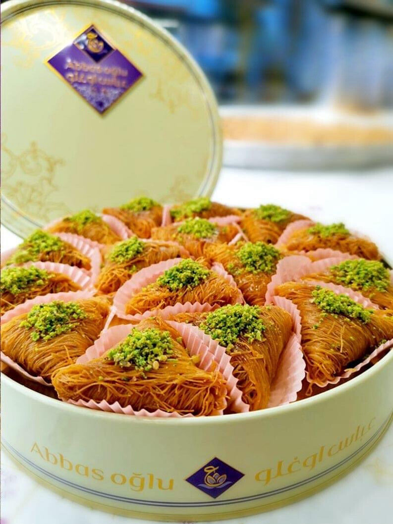 Pistachio Faisaliah Tray (2350g)